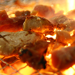 親鶏・焼肉用カット(モモ身・ハネ身-1kg)